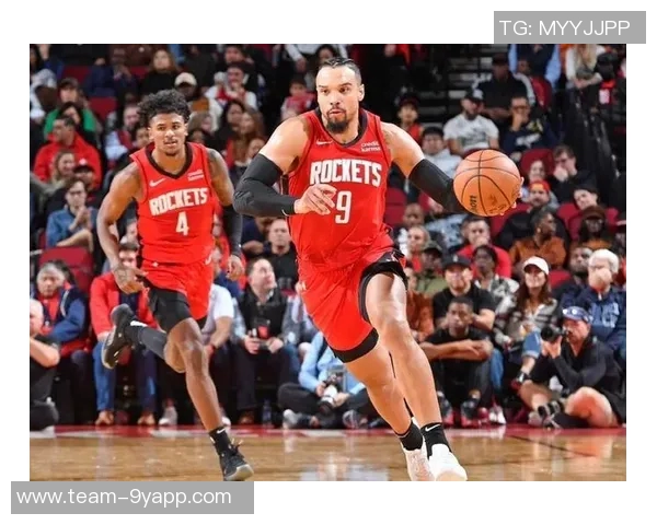 狄龙近期表现惊艳两场比赛均砍33分命中率超六成三分命中率接近四成