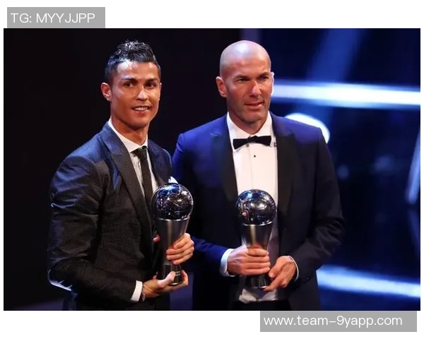 德约荣获首届环球体育奖C罗亲自颁奖展现传奇友谊