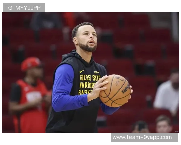 库里强调团队合作与个人自信是胜利关键持续保持攻防强度助力球队成功