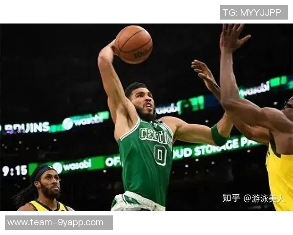 塔图姆赛后与杜克学弟弗拉格亲切交流后者表现惊艳砍下36分9篮板6助攻